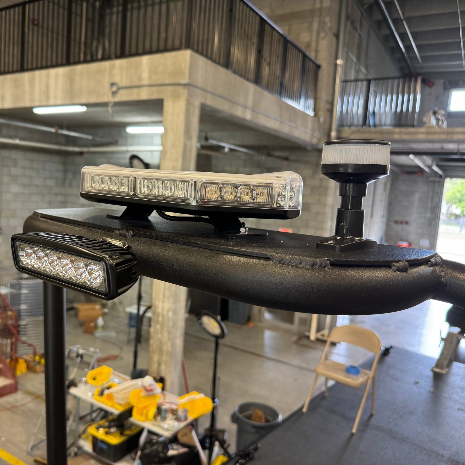 TOUGH BOATS Grab Rail w/ spreader, strobe and anchor LED lights