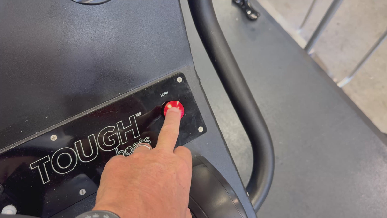 TOUGH BOATS 130db Horn Demo